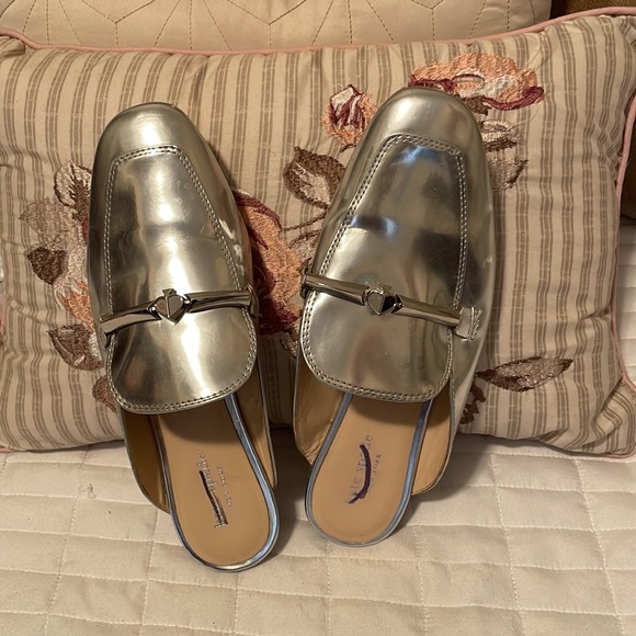 Kate spade silver flats size 7.5 - Picture 2 of 6
